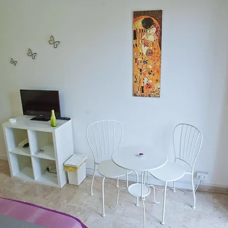 Papillon Guest house 2*